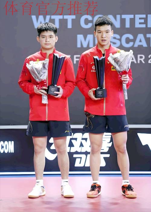 世乒联总决赛男单1/4决赛:向鹏VS林诗栋 世乒联总决赛男单1/4决赛:向鹏VS林诗栋